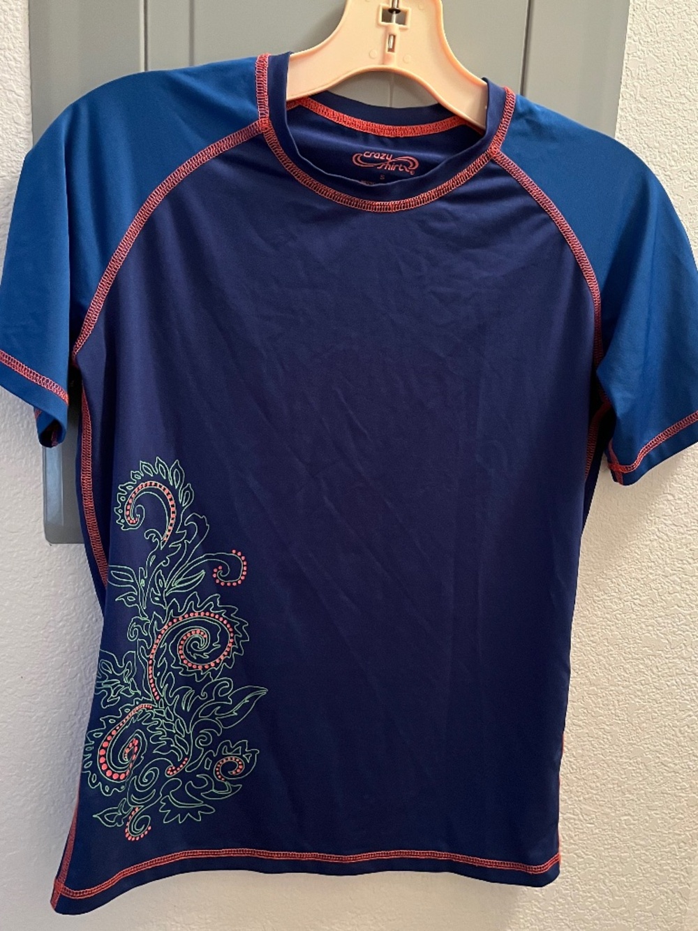 Crazy Shirts women top small